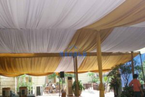 Tenda Dekorasi Serut Nuansa Putih-Gold Tenda Dekor Sisir