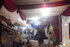 Tenda Dekorasi Serut Nuansa Putih Maroon Tenda Dekor Sisir