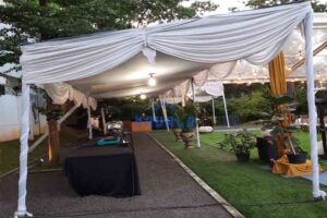 Tenda biasa nuansa putih